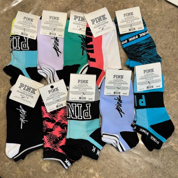 New Pink Victoria’s Secret Socks
With tags
New Pink socks
10 pairs included - Picture 2 of 3